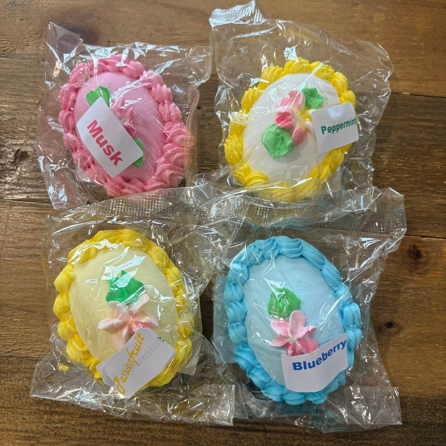 SANDY'S CANDY - PEPPERMINT - HANDMADE CANDY EASTER EGG 50G