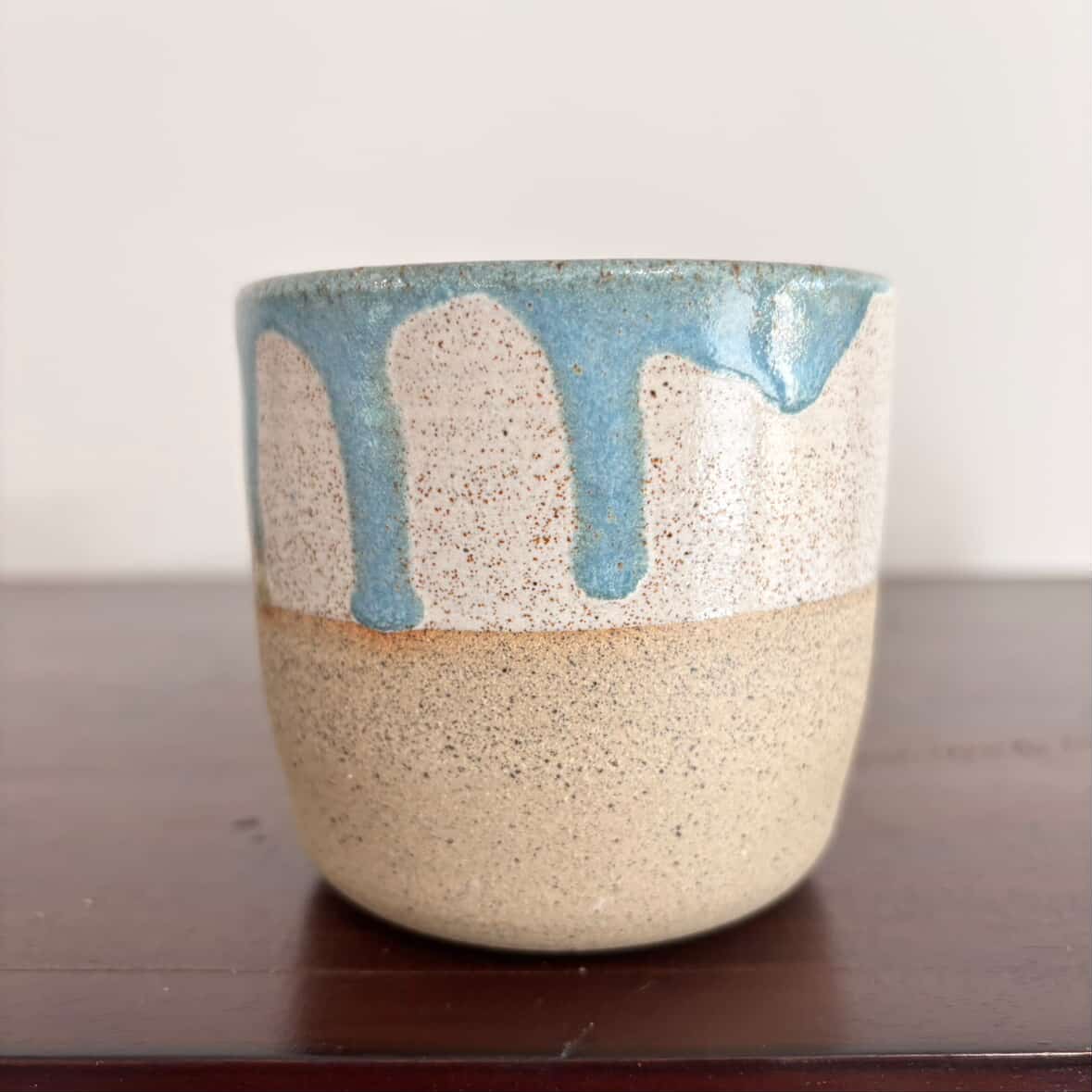 POTTERESS BY ALICIA - Mug - Brown clay, white glaze, light blue drips #1