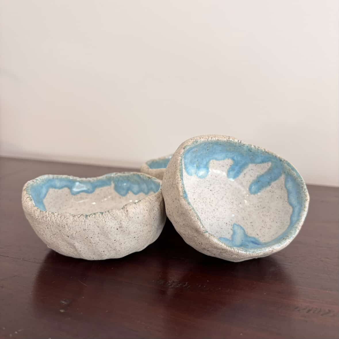 POTTERESS BY ALICIA - Small Bowl Sets- Grey Clay, Light Blue Rim