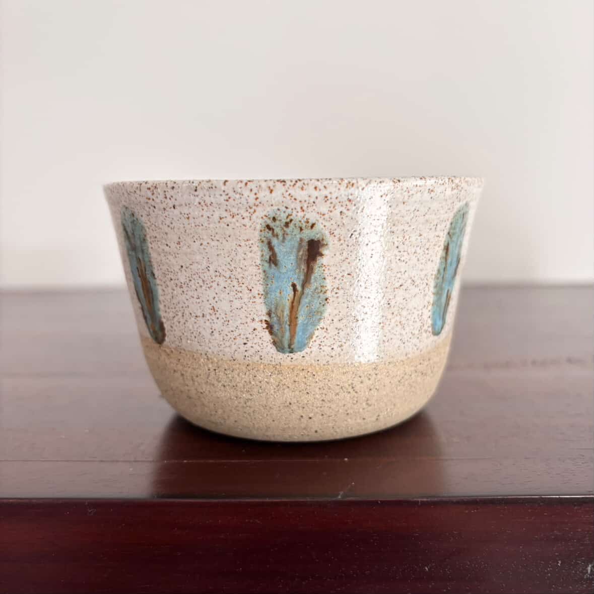 POTTERESS BY ALICIA - Mug - Brown clay, white glaze, light blue/brown painting #1