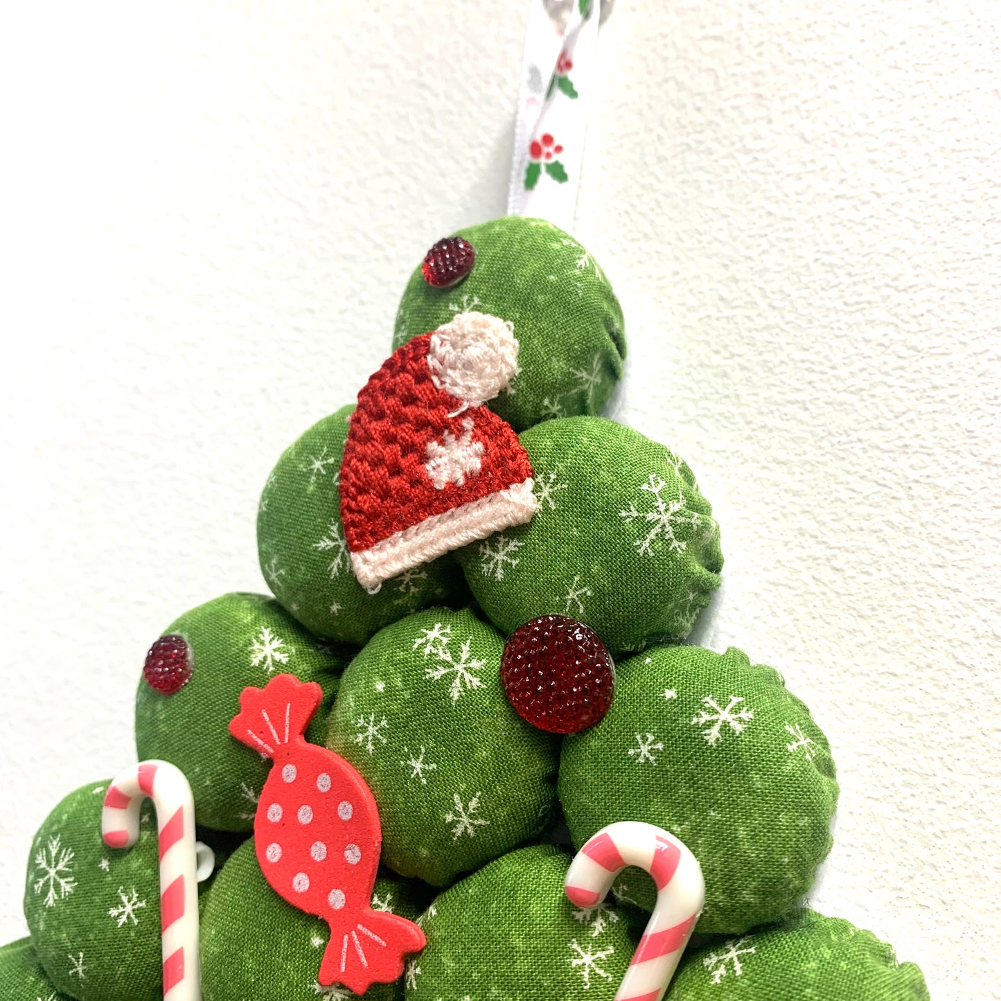 MAKIN' WHOOPEE- Small Bottle Top Christmas Tree Wall Hanging- Christmas Sweets on Green