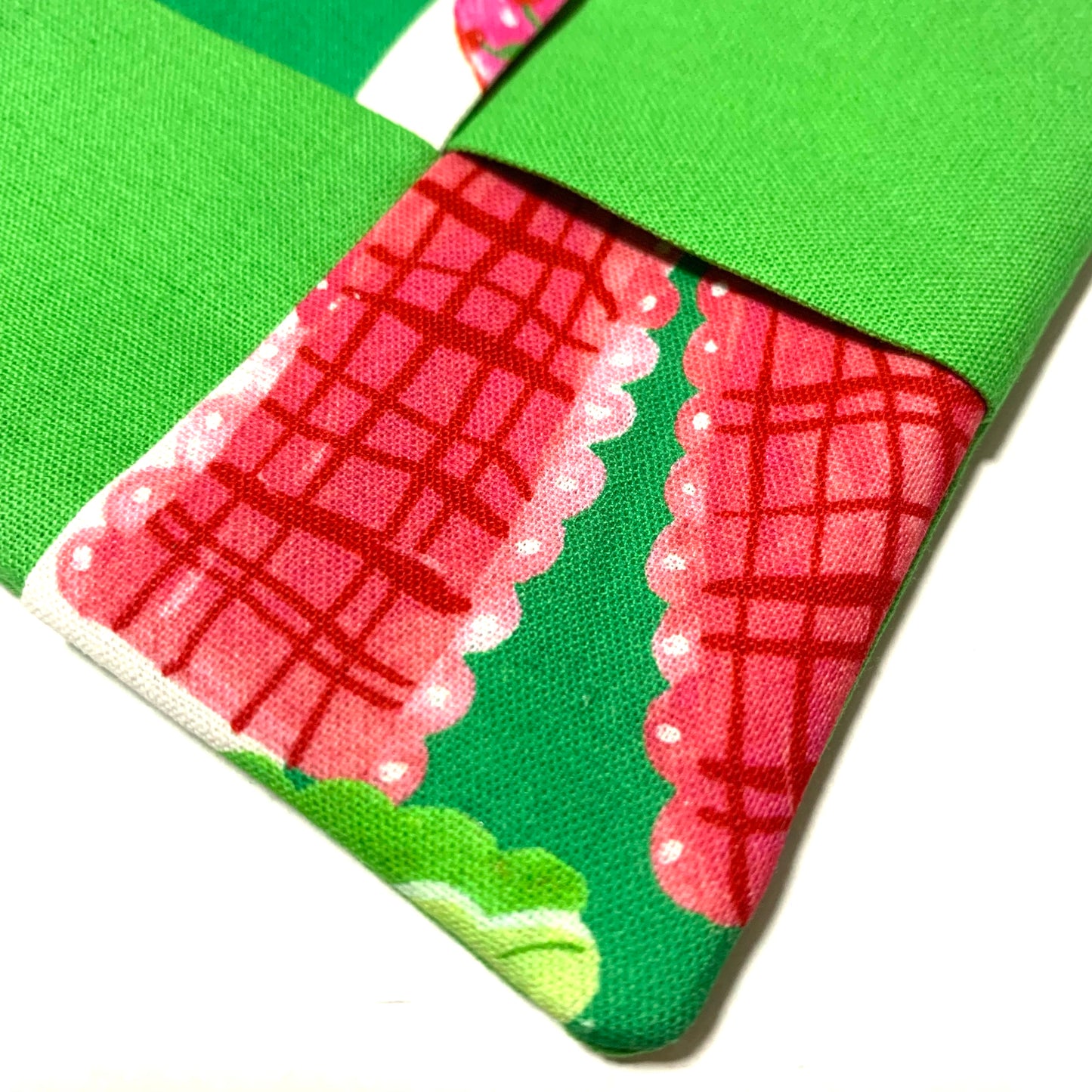 MUMMA WHOOPEE- SINGLE CHRISTMAS WINE GLASS SLIPPER/COASTERS- Christmas Bows & Green