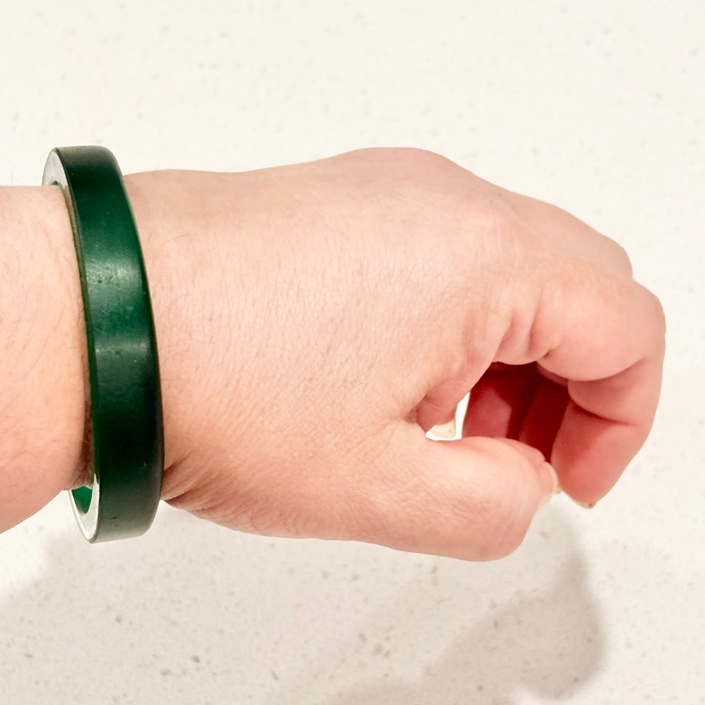 RAY BY DESIGN - Resin Bangle Green Oval