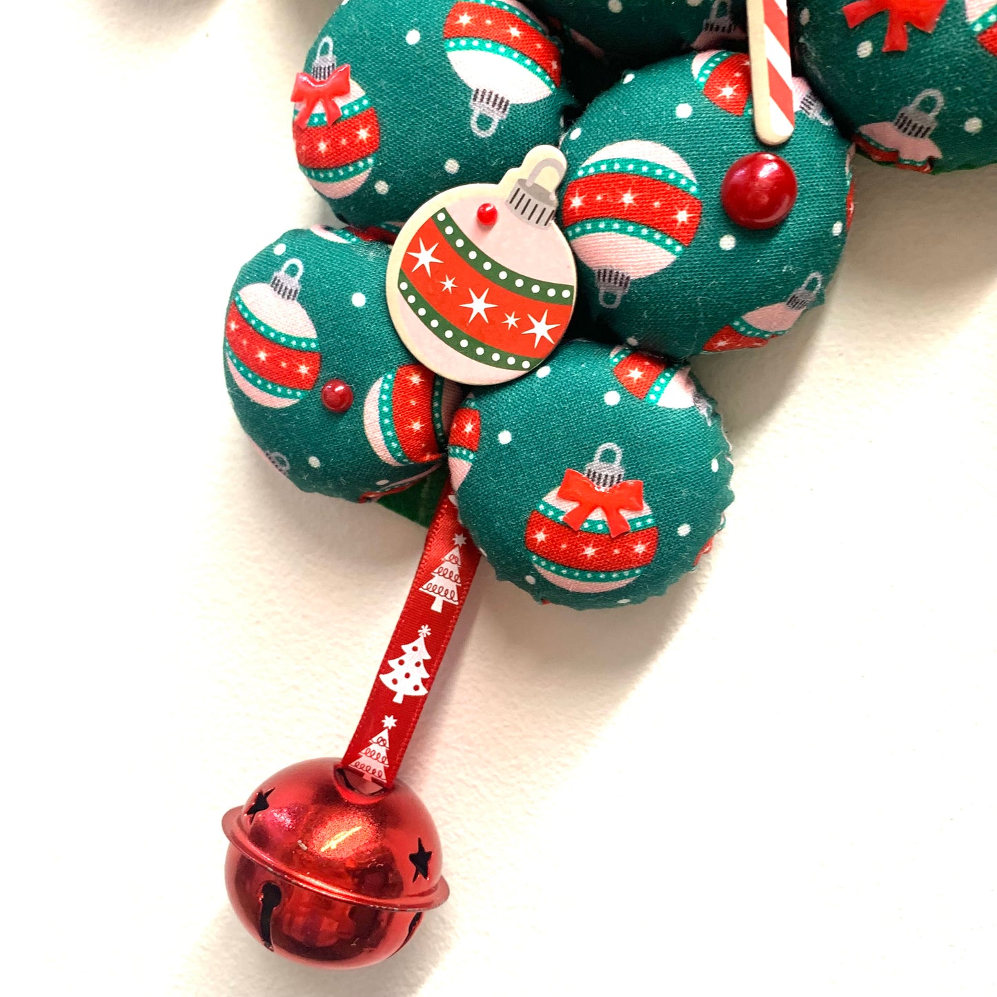 MAKIN' WHOOPEE- "Beautiful Baubles"- LARGE BOTTLE TOP CHRISTMAS TREE WALL HANGING