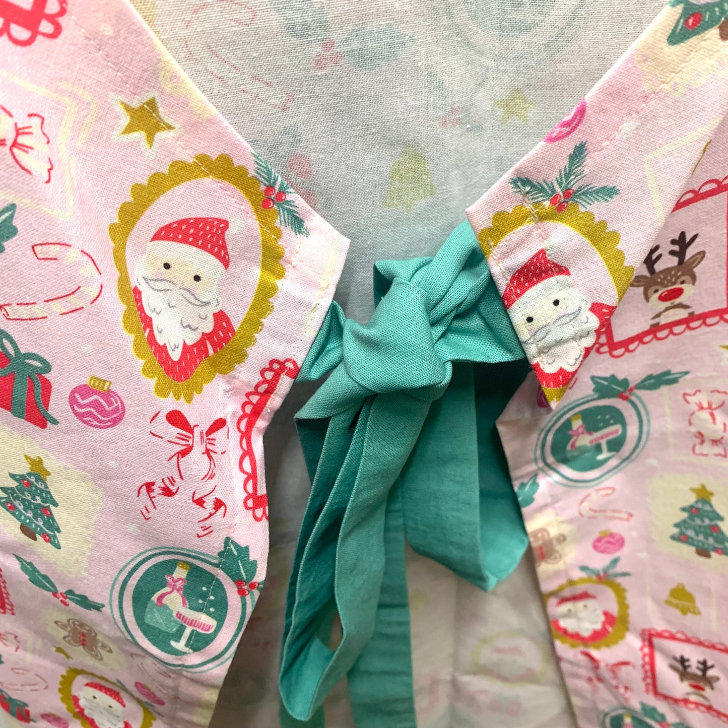 MUMMA WHOOPEE - "Christmas Cameo" Christmas Apron