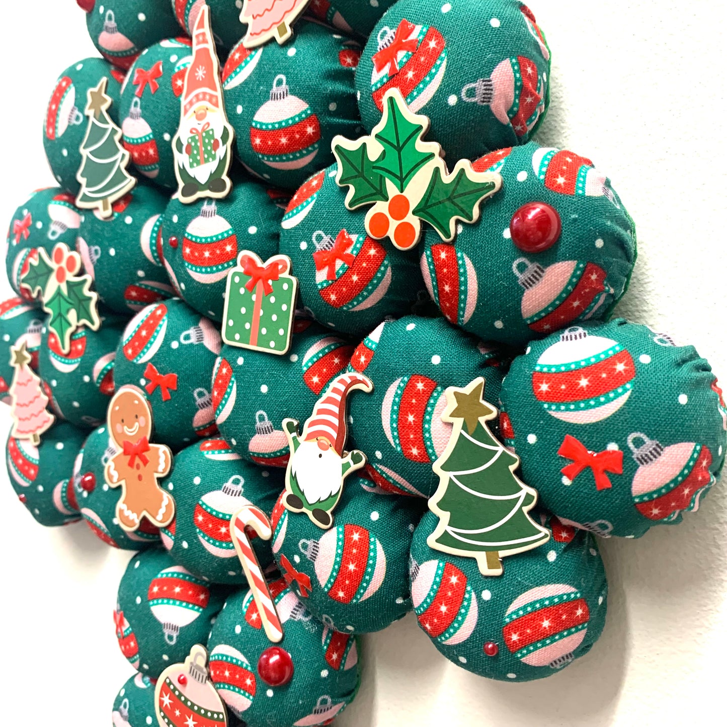 MAKIN' WHOOPEE- "Beautiful Baubles"- LARGE BOTTLE TOP CHRISTMAS TREE WALL HANGING