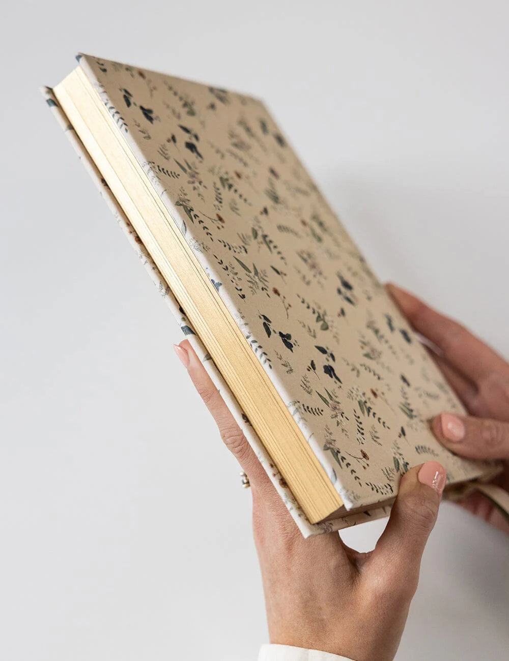 BESPOKE LETTERPRESS - 2026 Desktop Linen Bound Planner - Button Fern