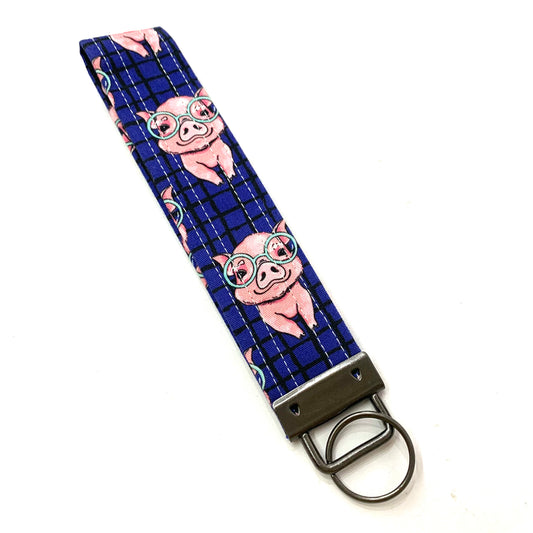 OH SEW ROSY: KEY FOBS/WRISTLET- GEEKY PIGGY
