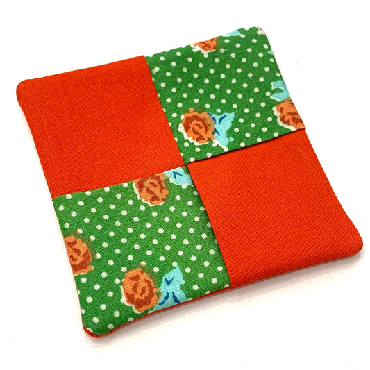 MUMMA WHOOPEE- SINGLE WINE GLASS SLIPPER/COASTERS- Retro Roses Orange