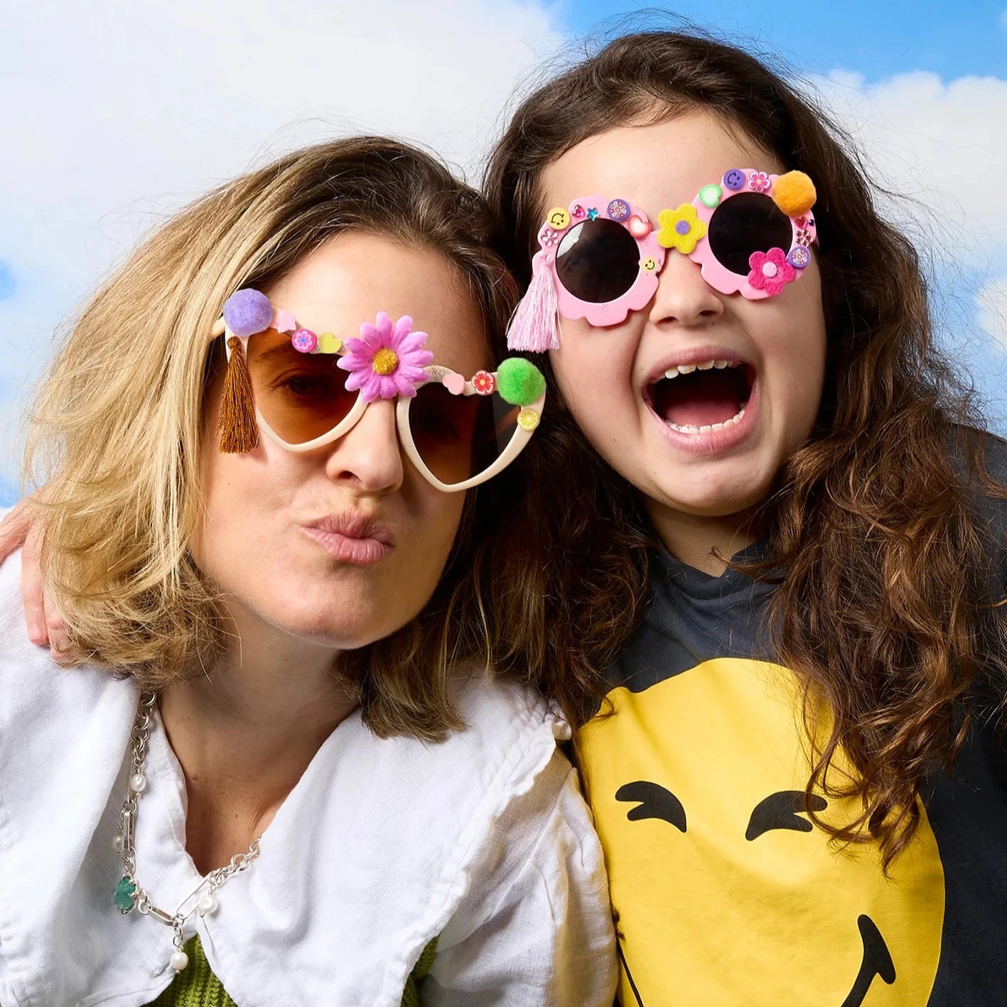 JOURNEY OF SOMETHING - KIDS Decorate Your Own Sunglasses- Flower