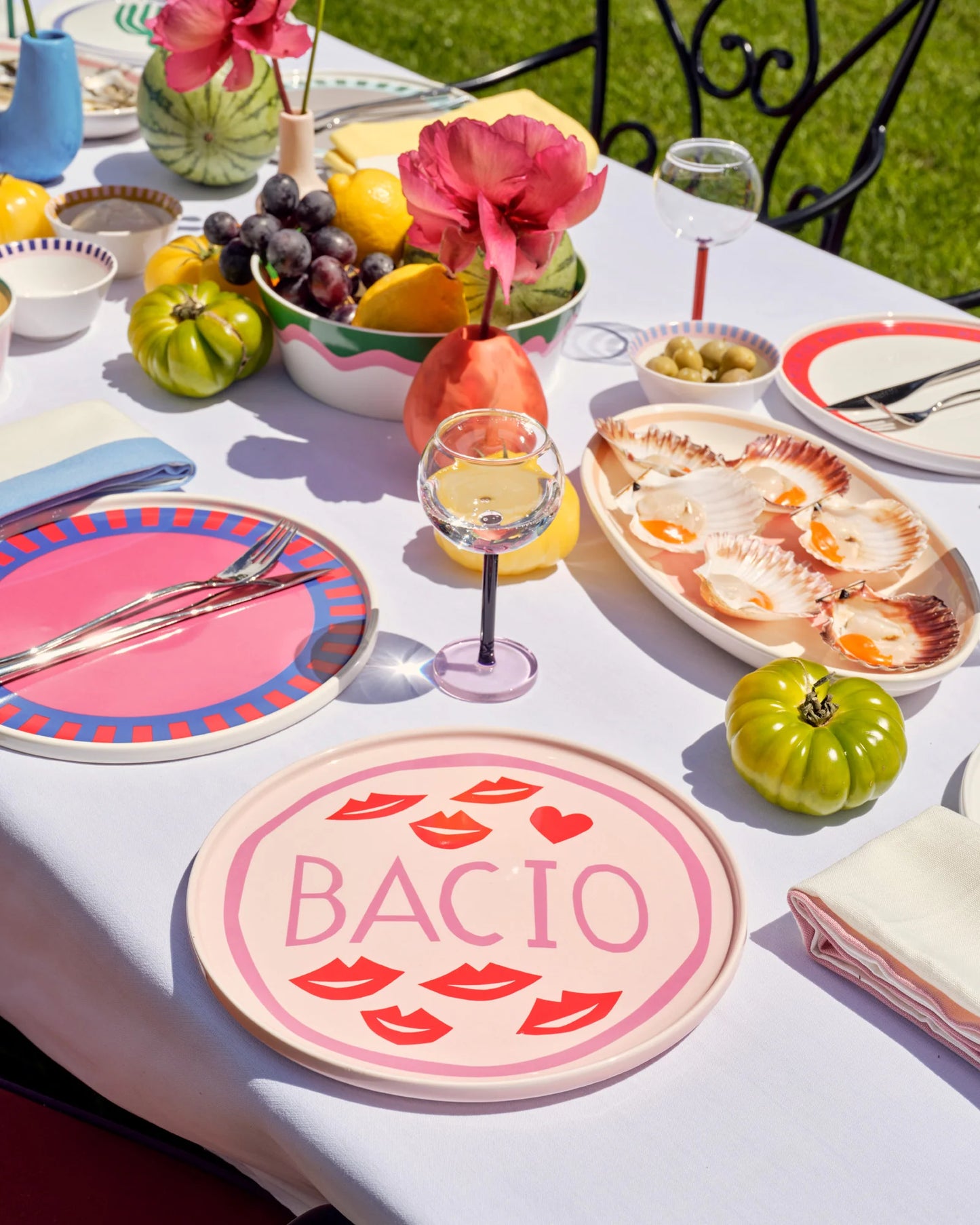 In The Roundhouse - "Bacio" Plate Pink