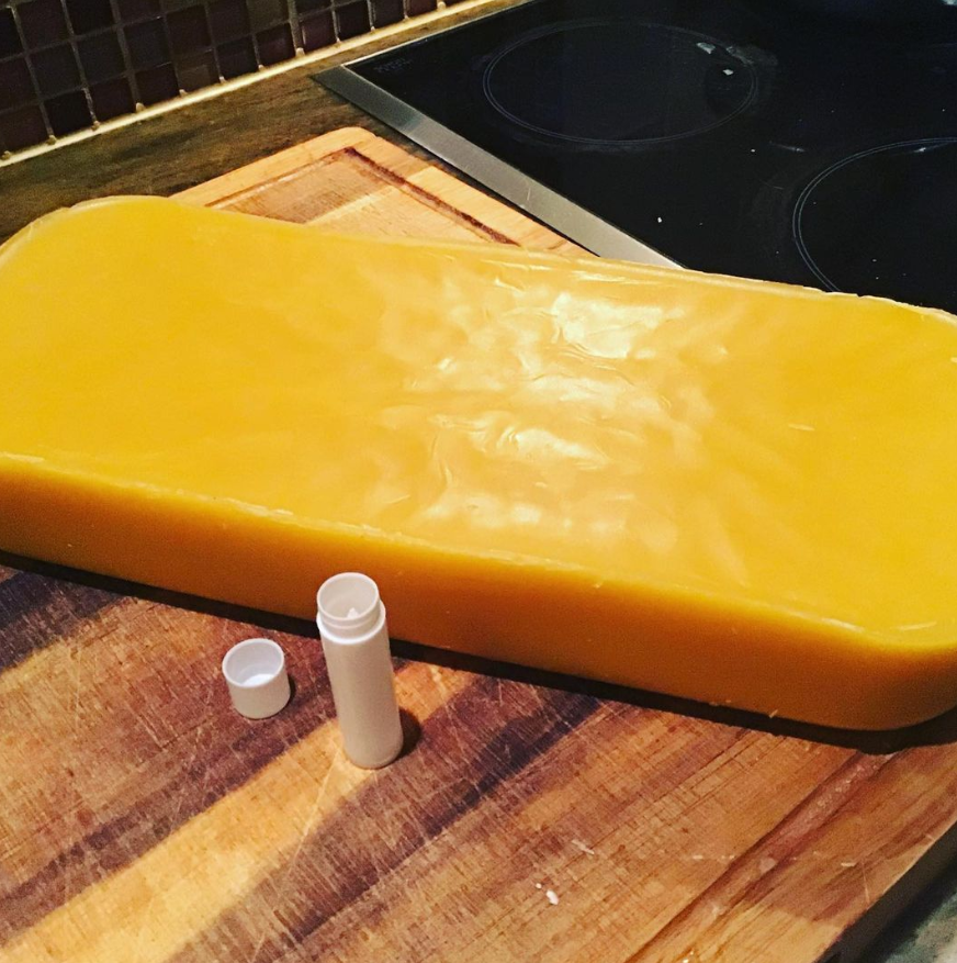 KISS OF A BEE VANILLA LIP BALM