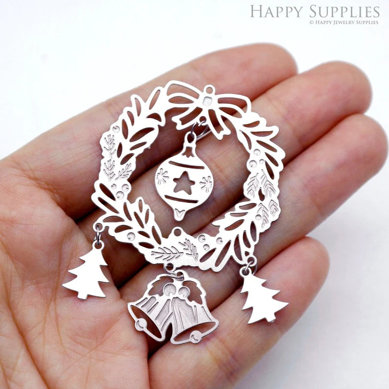 MAKIN' WHOOPEE - “SILVER WREATHS" MULTIPIECE DANGLE CHRISTMAS EARRINGS