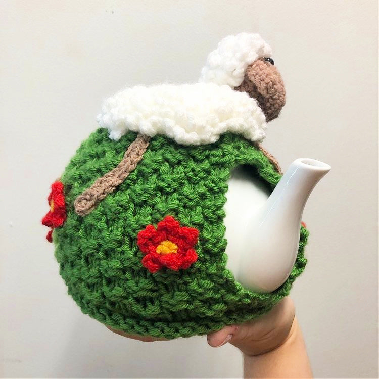 BEAKNITS- SHAUN THE SHEEP TEA COSY