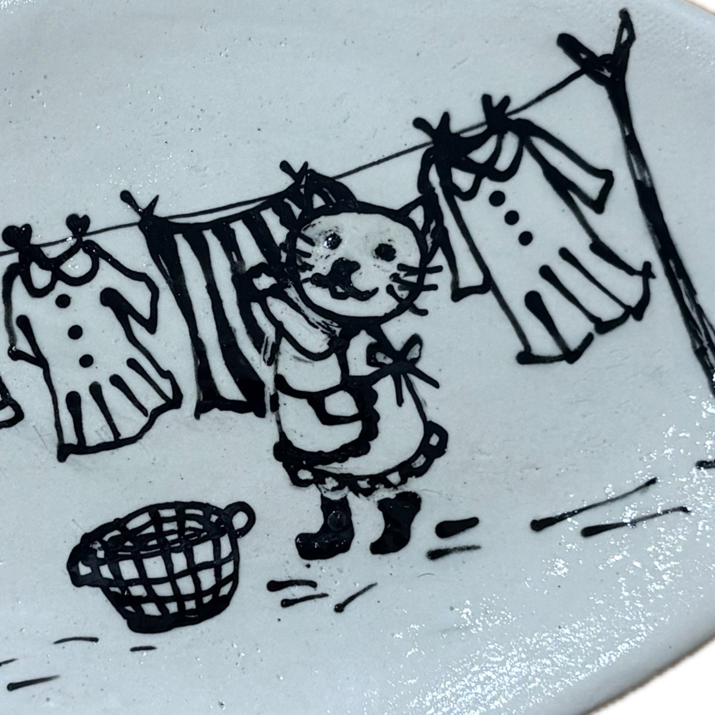 BELOVED POTTERY - Drawing Plate - Cat Washing Line