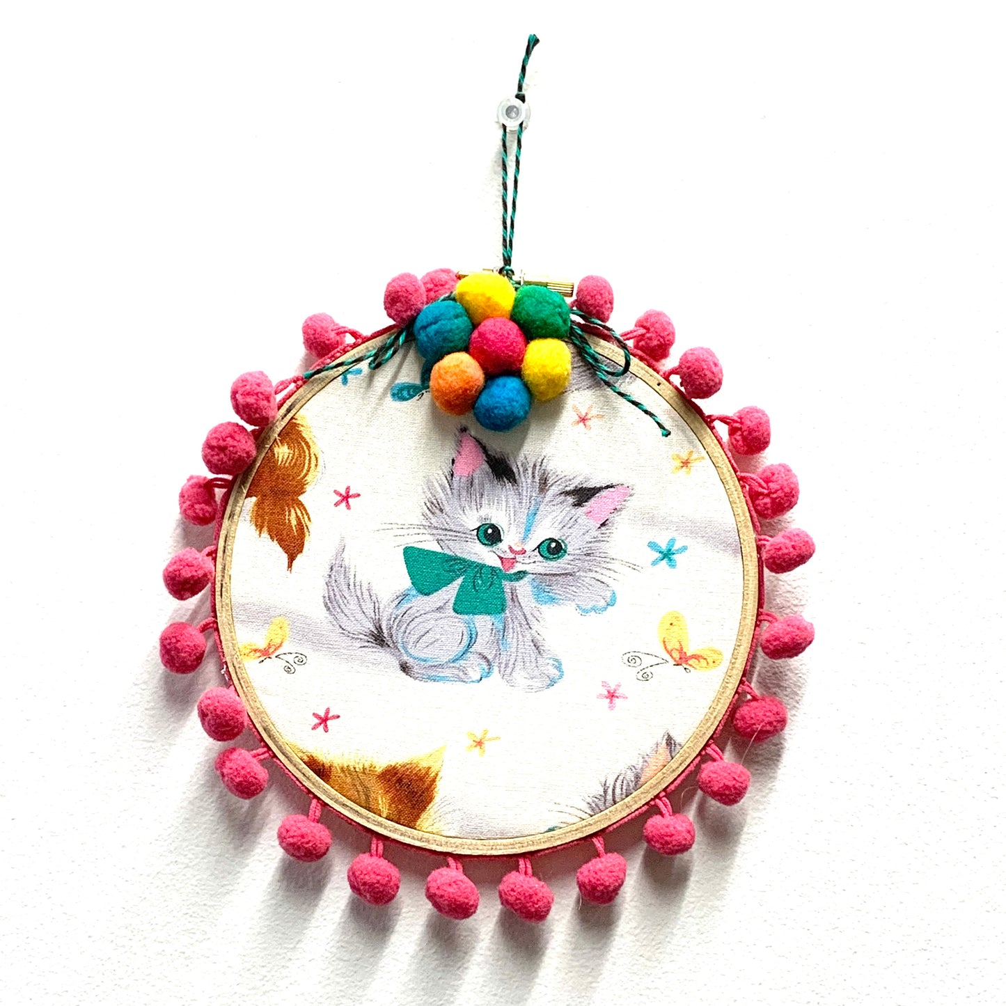 MAKIN' WHOOPEE- "Retro Kitty"- Medium Embroidery Hoop Decoration