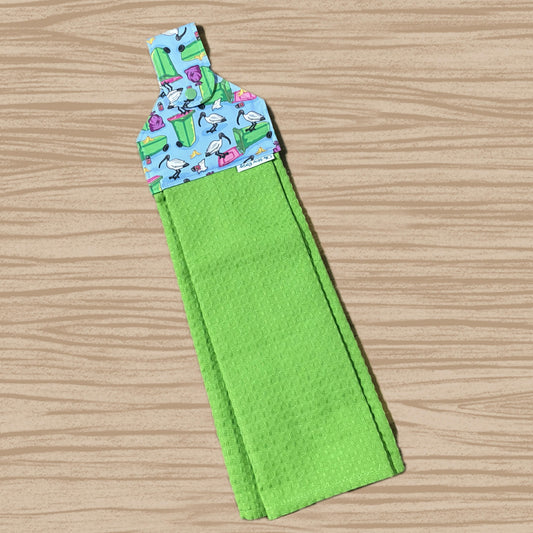 OH SEW ROSY: Hanging Towels - Bin Chickens - green towel (Laura Wayne print)