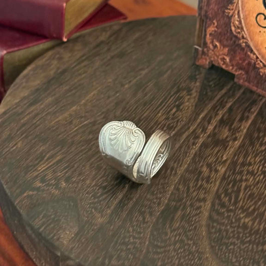 MOLLY MADE - 1940s Vintage Dutch Spoon Handle Ring
