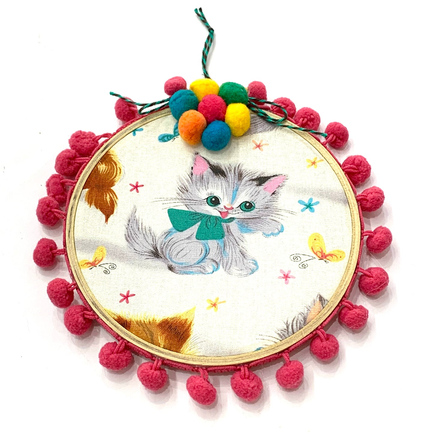 MAKIN' WHOOPEE- "Retro Kitty"- Medium Embroidery Hoop Decoration