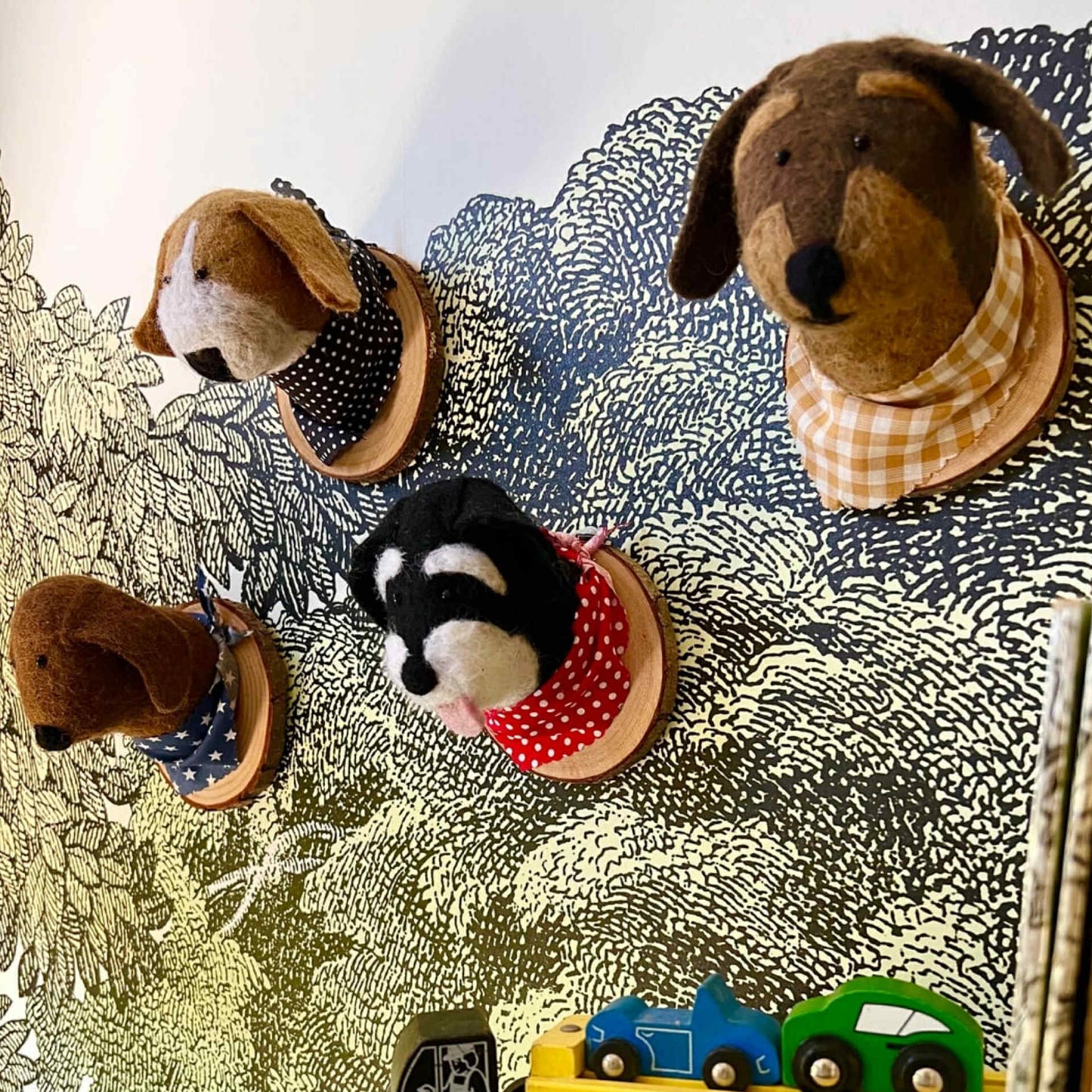 HOME DWELLER - Cioccolato - Doggy Wall Decor Hook