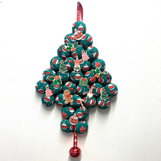 MAKIN' WHOOPEE- "Beautiful Baubles"- LARGE BOTTLE TOP CHRISTMAS TREE WALL HANGING