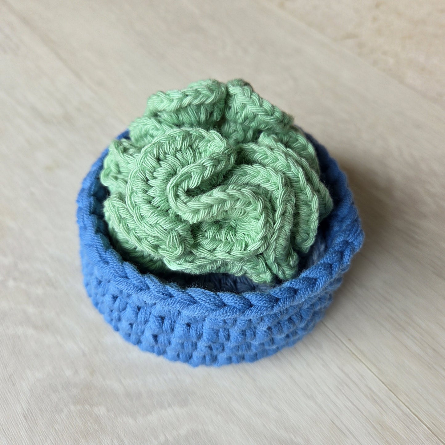 FIBRESCAPE - Make up Removers and Body Scrubber set Blue basket