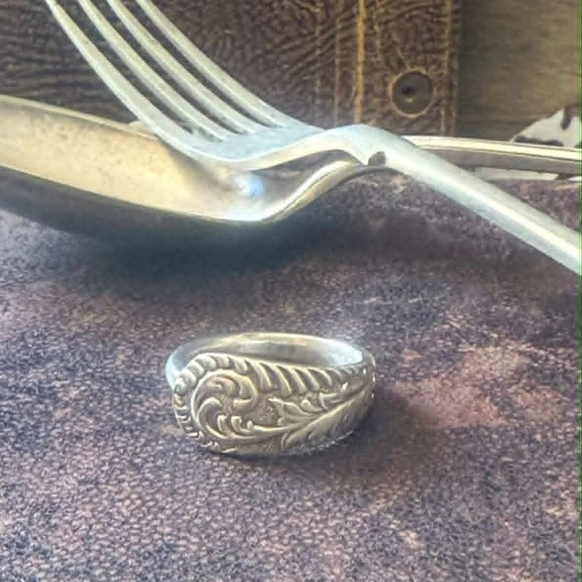 MOLLY MADE - Classic Teaspoon Ring
