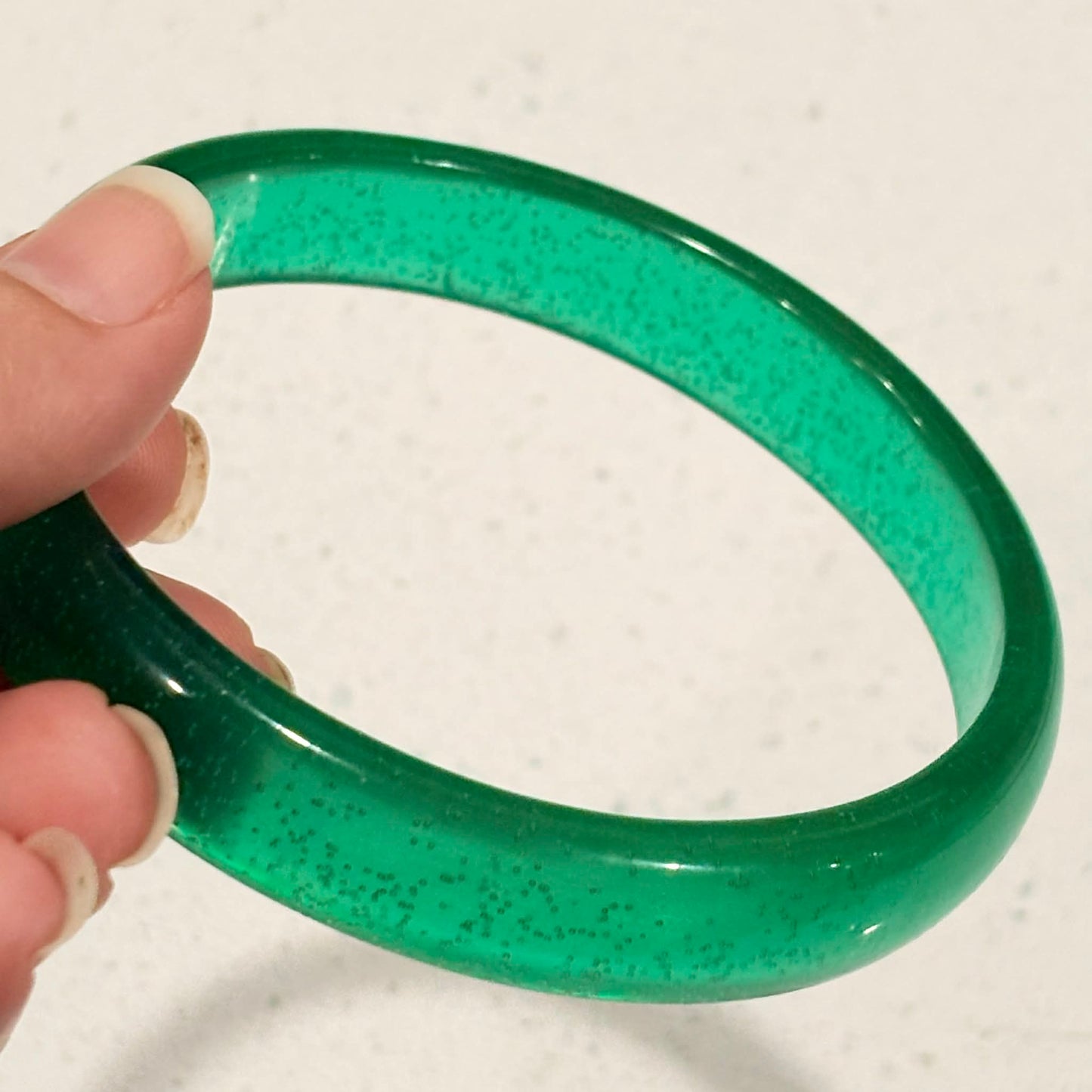 RAY BY DESIGN - Resin Bangle Green Glitter Round