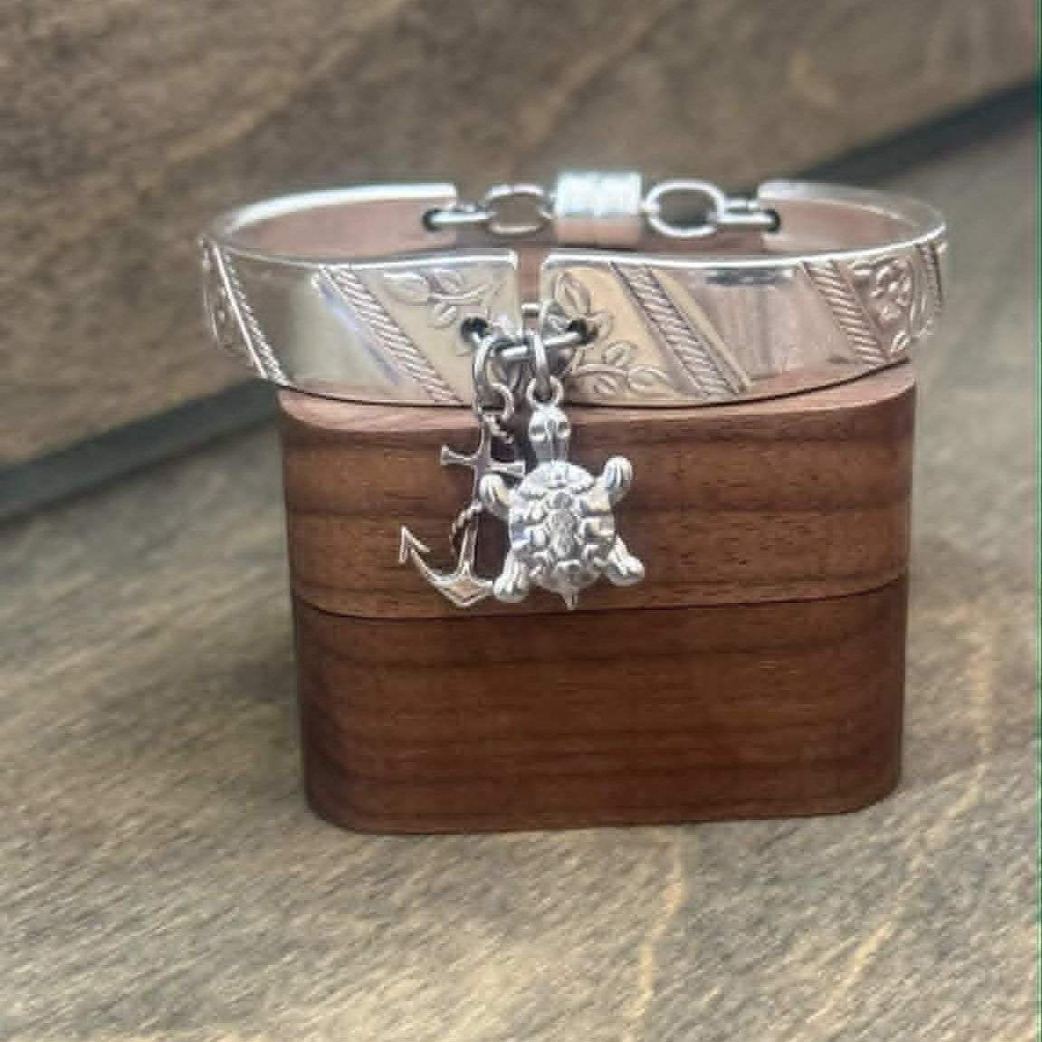 MOLLY MADE- 1950s Vintage Silverware Handle Bracelet