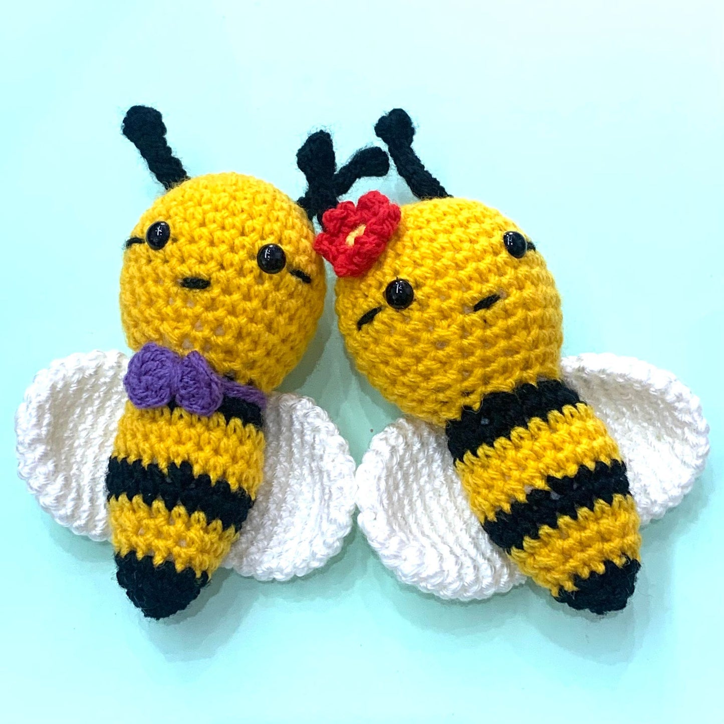 BEAKNITS - CROCHETED BUMBLE BEE- Red Flower