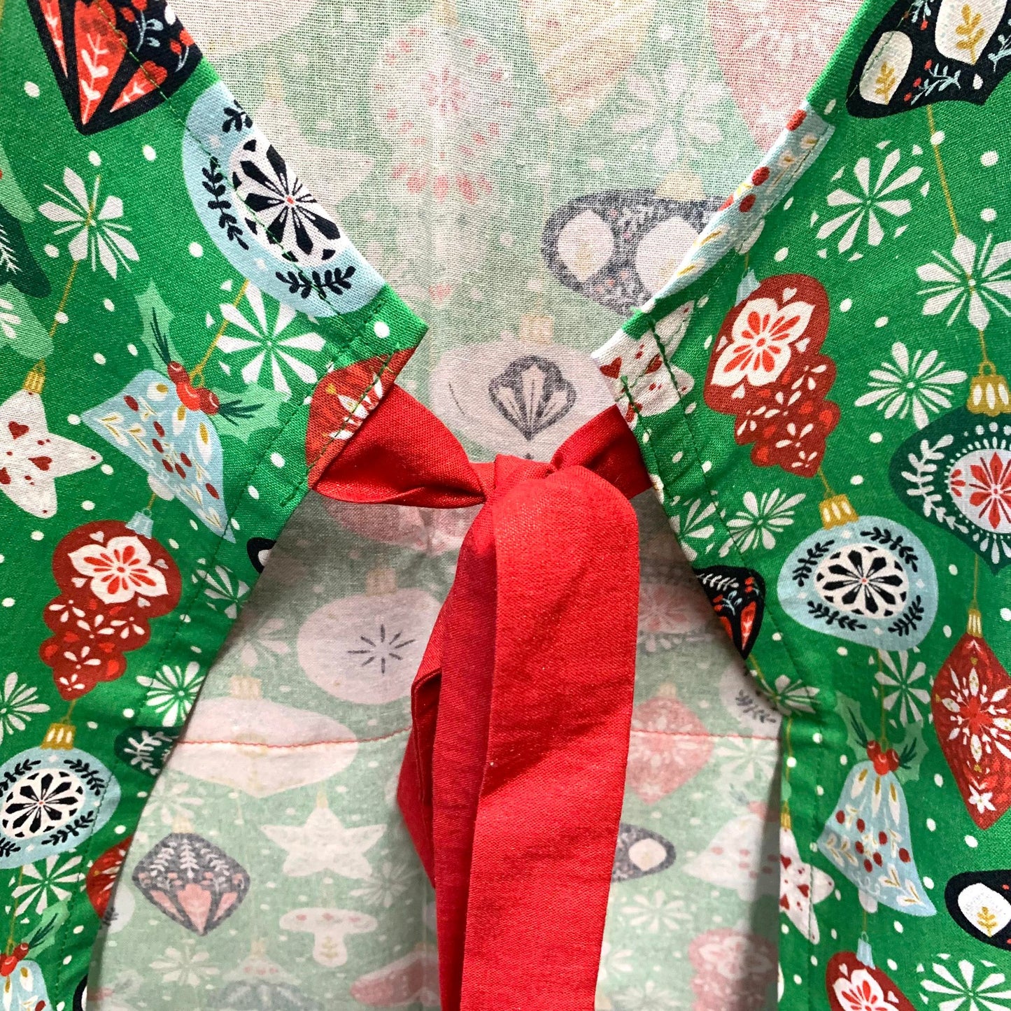 MAKIN' WHOOPEE - "Green Baubles" Christmas Apron