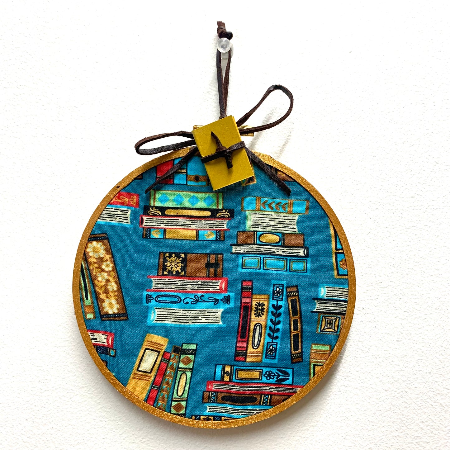 MAKIN' WHOOPEE- "Book Shelf"- Small Embroidery Hoop Decoration