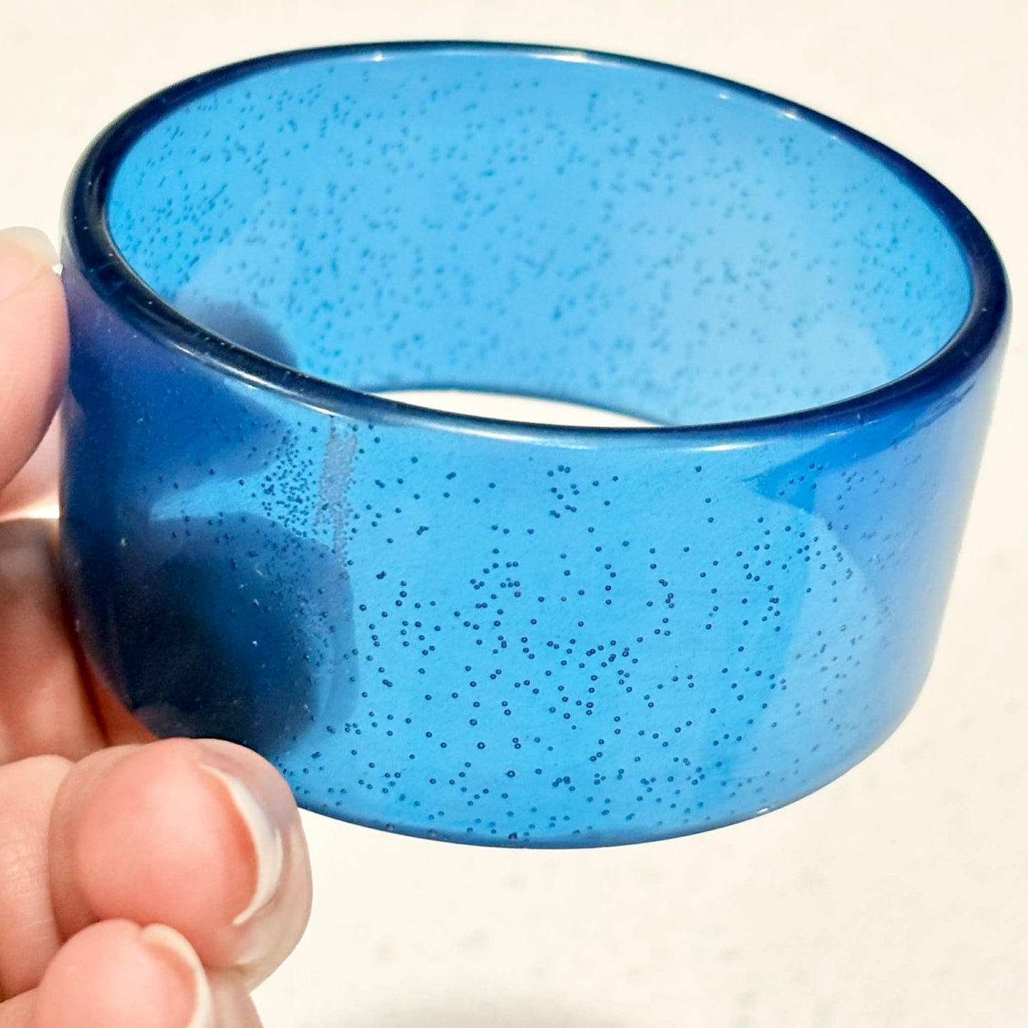 RAY BY DESIGN - Resin Bangle Blue Round Wide