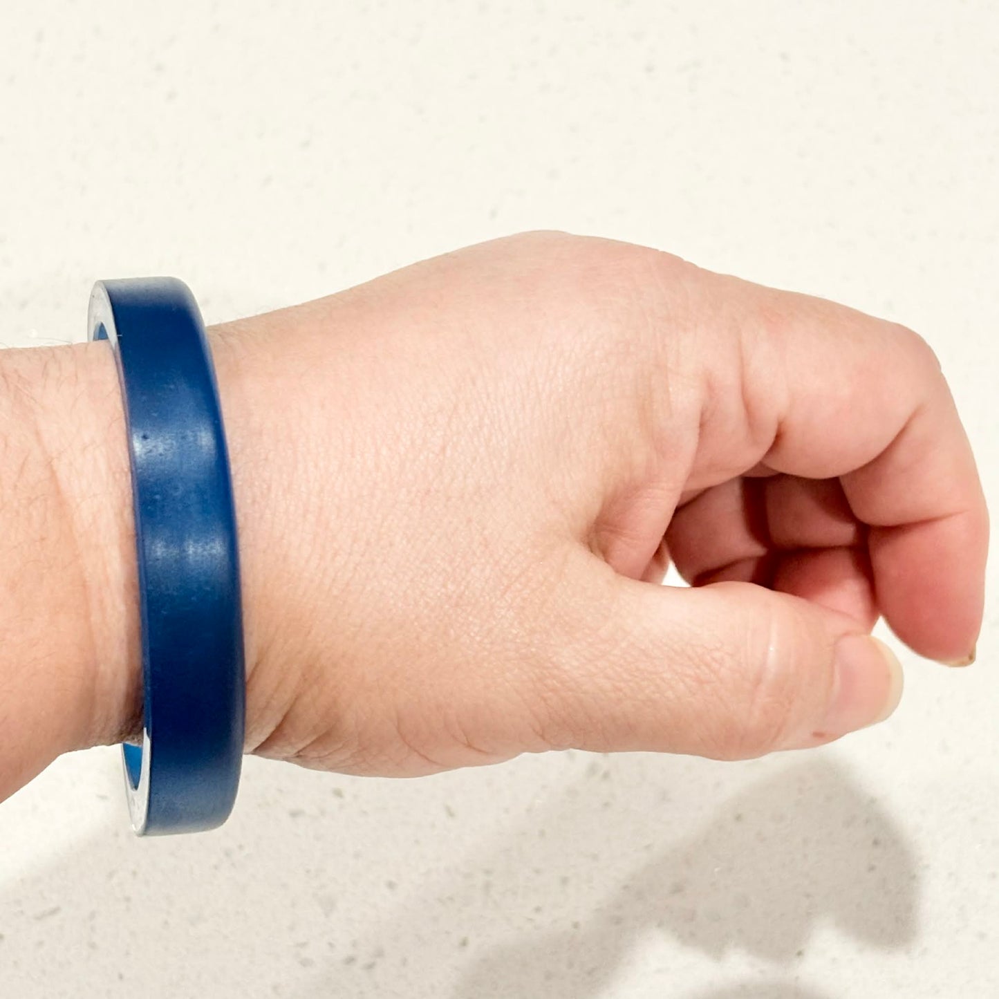 RAY BY DESIGN - Resin Bangle Blue Oval