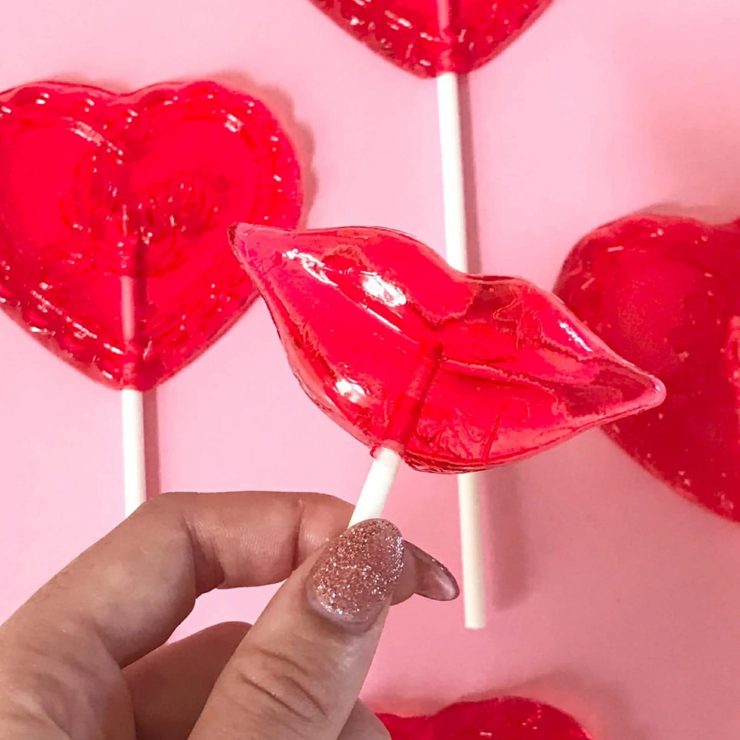 SWEETIE DARLING CANDY - Sweet Lips Lollipop Raspberry