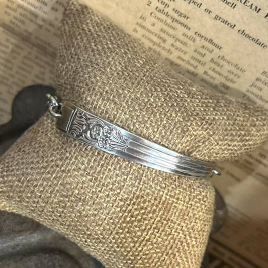 MOLLY MADE- "Mayfair Bar" Chain Bracelet