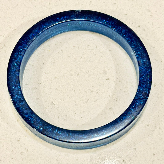 RAY BY DESIGN - Resin Bangle Blue Glitter Round