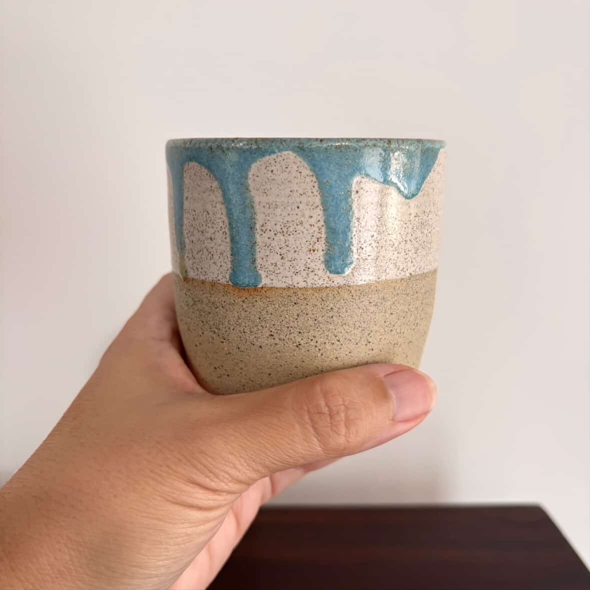 POTTERESS BY ALICIA - Mug - Brown clay, white glaze, light blue drips #1