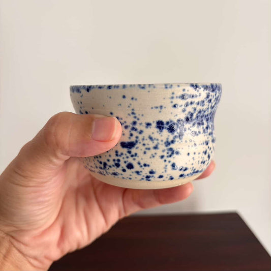 POTTERESS BY ALICIA - Wobbly Cup White Clay Blue Speckled #1