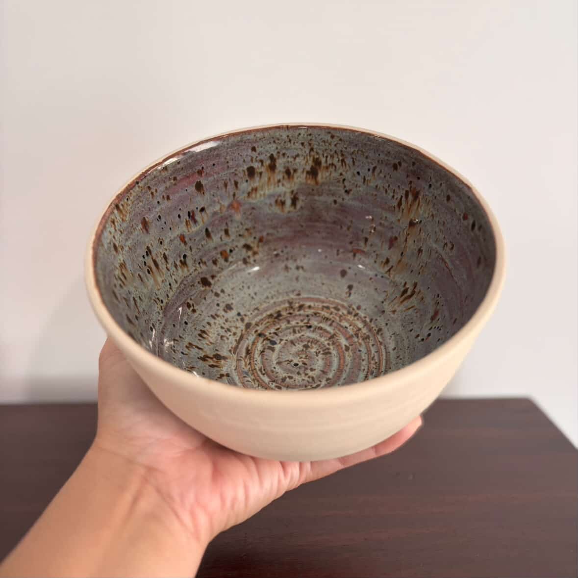 POTTERESS BY ALICIA - Medium Salad/Pasta Bowl - White clay, merlot/blue glaze, brown flecks