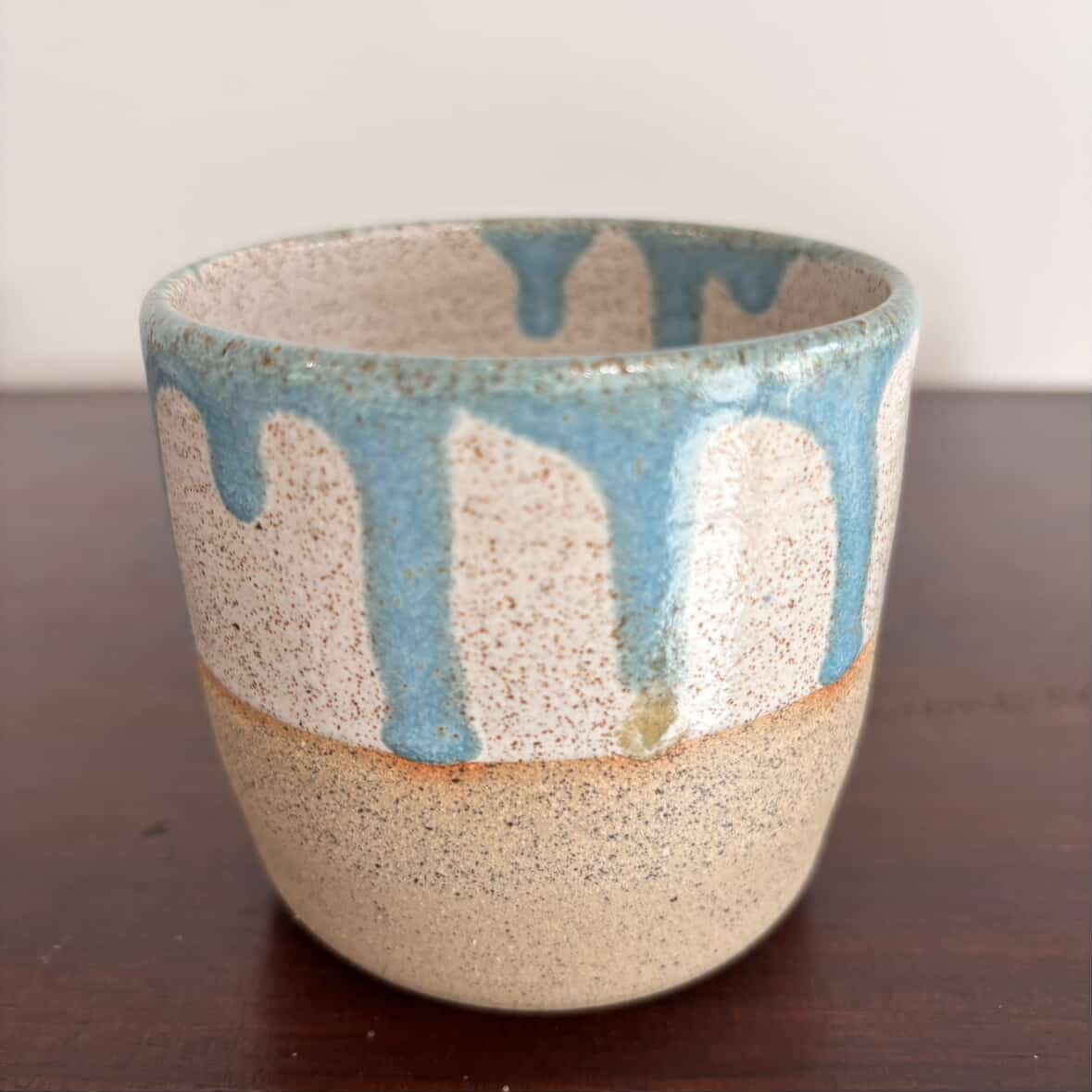 POTTERESS BY ALICIA - Mug - Brown clay, white glaze, light blue drips #1