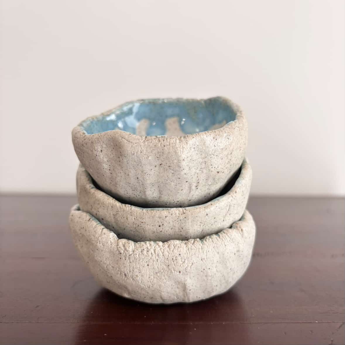 POTTERESS BY ALICIA - Small Bowl Sets- Grey Clay, Light Blue Rim