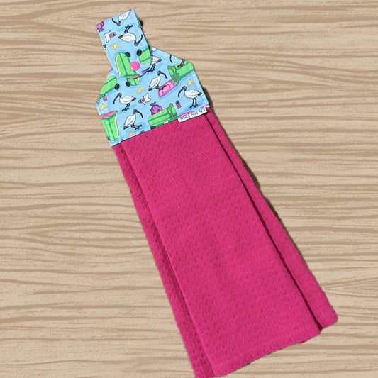 OH SEW ROSY: Hanging Towels - Bin Chickens - pink towel (Laura Wayne print)