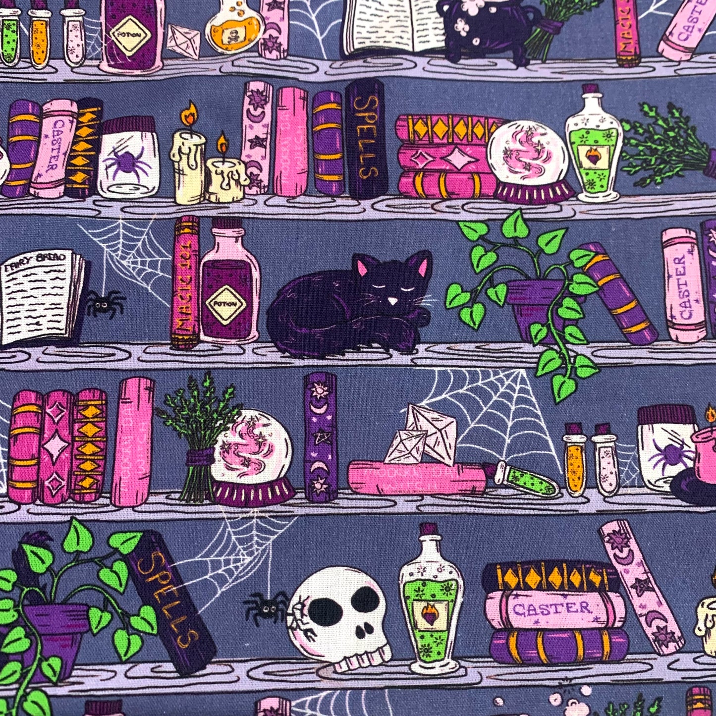 MUMMA WHOOPEE - "Potions & Poisons" HALLOWEEN APRON