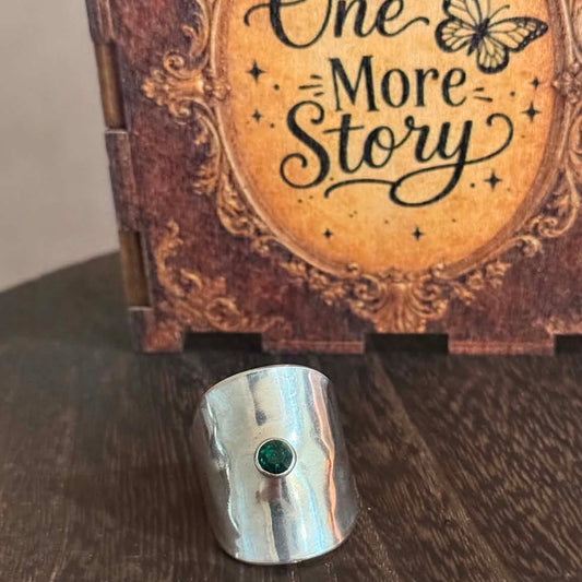 MOLLY MADE - 'Green Crystal' Ring
