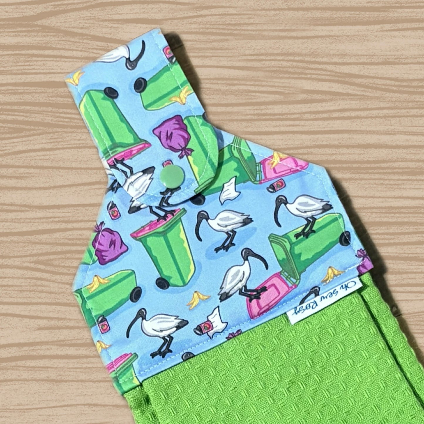OH SEW ROSY: Hanging Towels - Bin Chickens - green towel (Laura Wayne print)