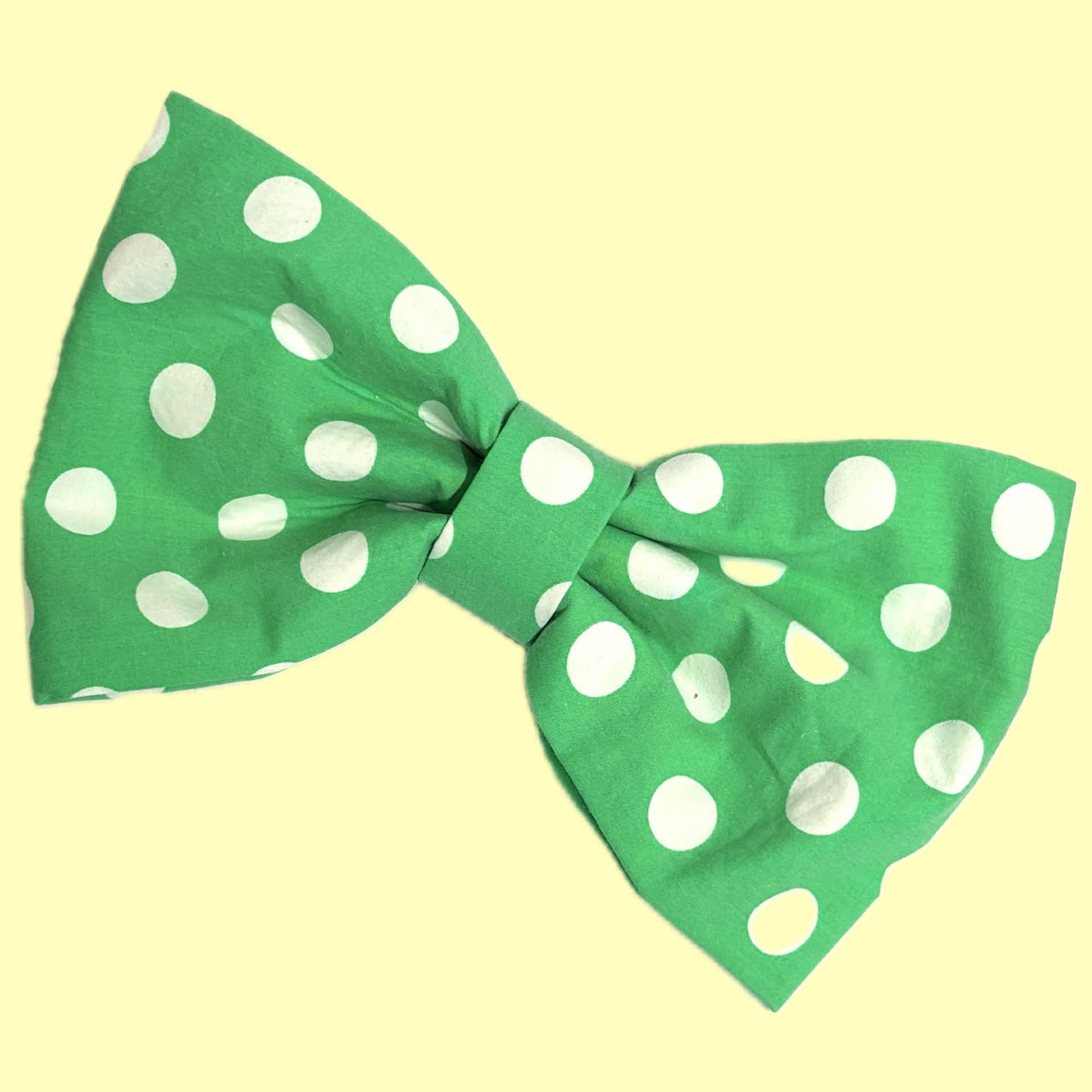 BEAUS AND BANDITS - DOGGY BOW TIE -SPOTS ON GREEN - X-LARGE