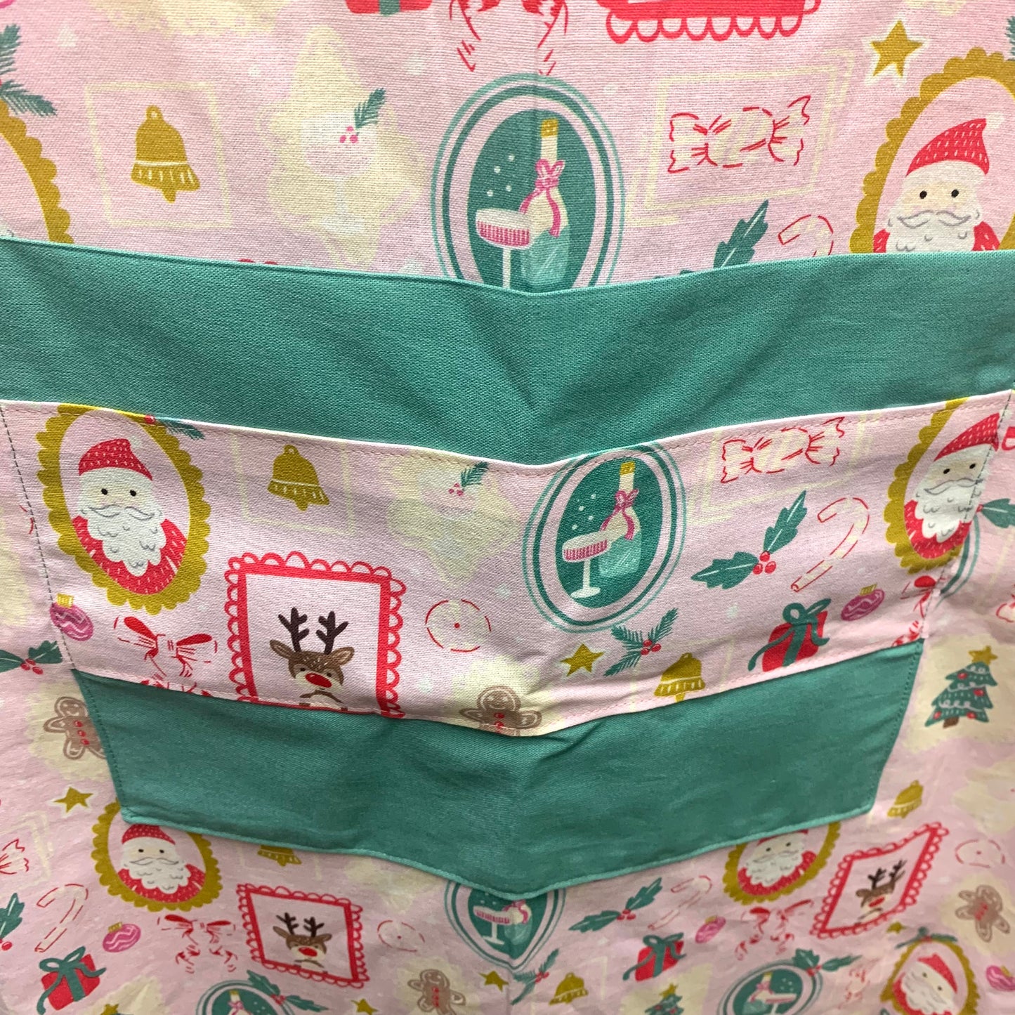 MUMMA WHOOPEE - "Christmas Cameo" Christmas Apron