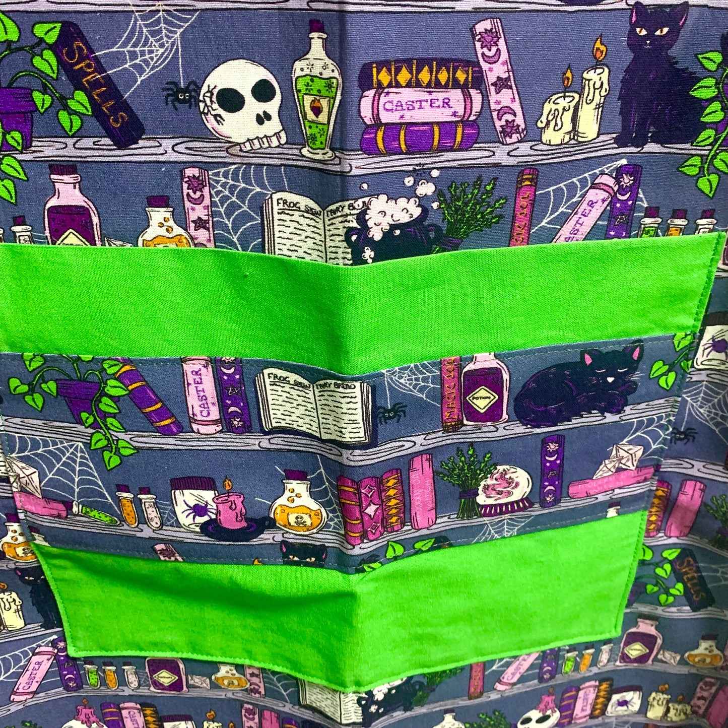 MUMMA WHOOPEE - "Potions & Poisons" HALLOWEEN APRON