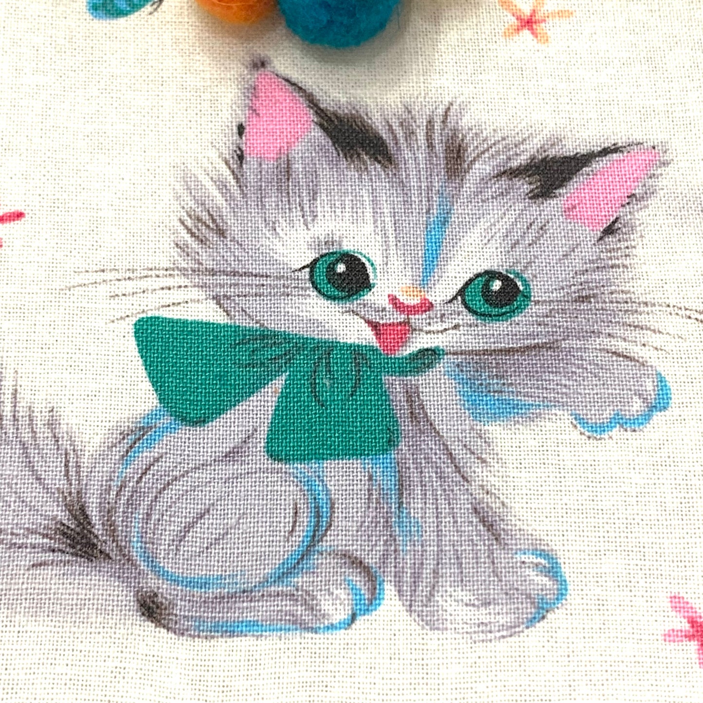 MAKIN' WHOOPEE- "Retro Kitty"- Medium Embroidery Hoop Decoration